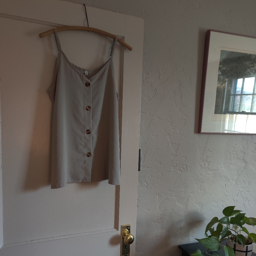 Tan size medium tank top brand unknown